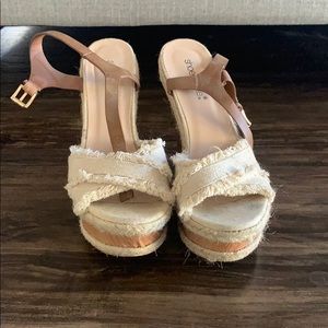 Super Cute High Wedge Sandal 👡